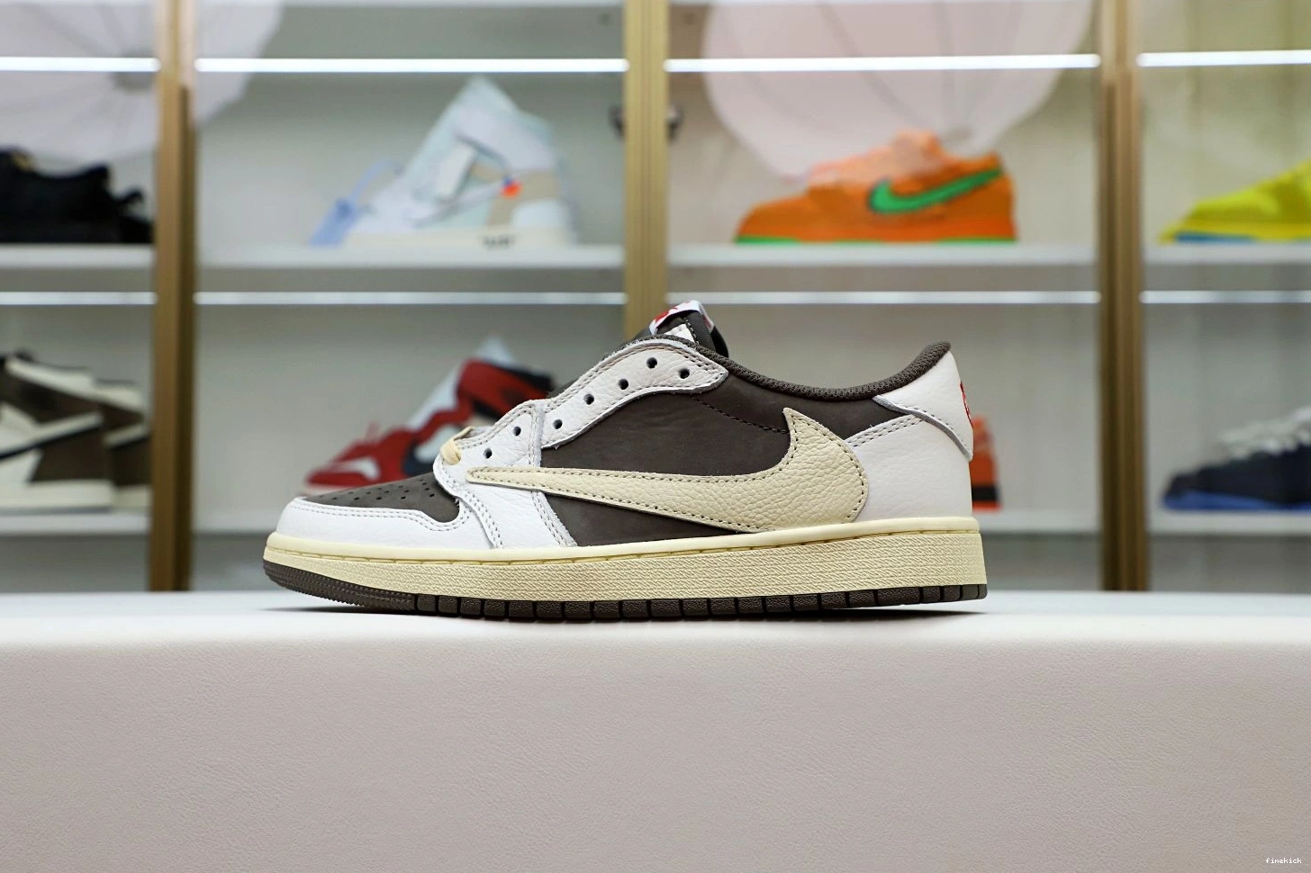 TRAVIS REVERSE LOW OG AIR MOCHA X SCOTT 1 JORDAN 0228